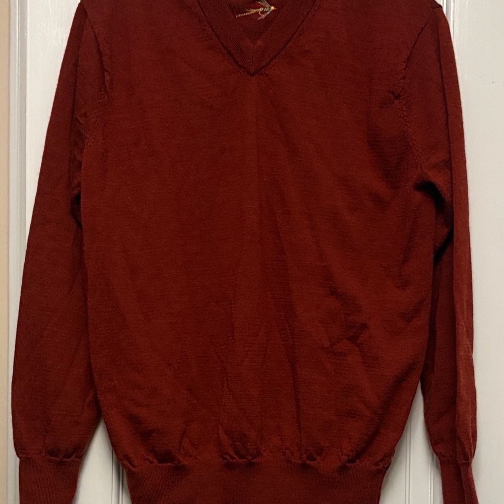 Men's Orvis V-Neck Sweater in Maroon